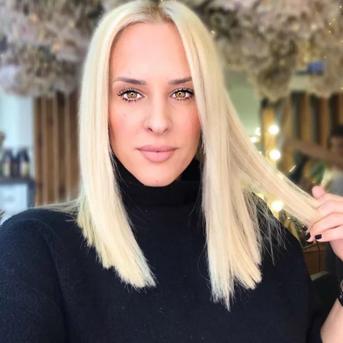 Έλενα Ασημακοπούλου | Βάφει μόνη της τα μαλλιά της στο σπίτι και το αποτέλεσμα είναι καλύτερο από αυτό που περίμενε