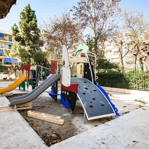Ανακαινίζονται πλήρως 19 παιδικές χαρές από τον δήμο Αθηναίων