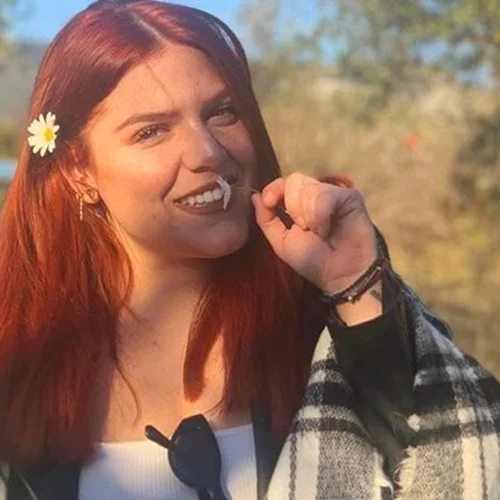 Δανάη Μπάρκα | Φόρεσε το shirt dress που κολακεύει κάθε σωματότυπο