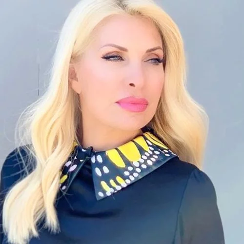 Ελένη Μενεγάκη | Με look που την έκανε να φαίνεται ακόμα πιο ψηλή & αδύνατη