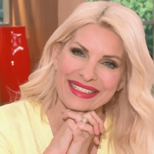 Ελένη Μενεγάκη | Το τρυφερό σχόλιο για τους συνεργάτες της & ο διάλογος με ακόλουθό της για την κόρη της