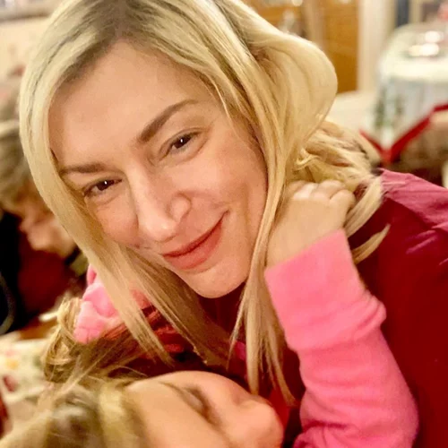 Ζέτα Δούκα | Το συγκινητικό video με τη μητέρα και την κόρη της και το μήνυμα για τις ευπαθείς ομάδες