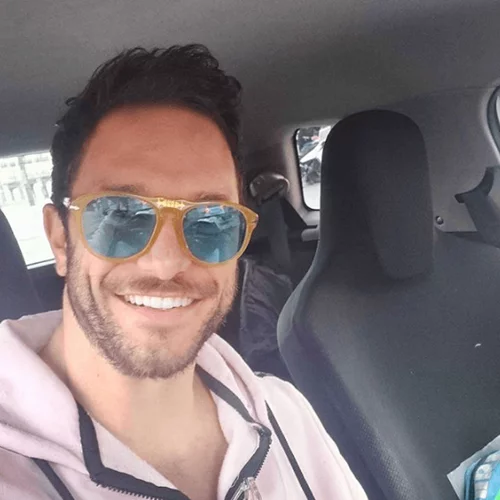 Στο εργένικο σπίτι του Ευθύμη Ζησάκη | Πλάνα από τον χώρο του στο Παλαιό Φάληρο