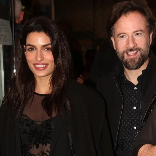 Τόνια Σωτηροπούλου-Κωστής Μαραβέγιας | Σπάνιες φωτογραφίες από το φωτεινό και μίνιμαλ σπίτι τους