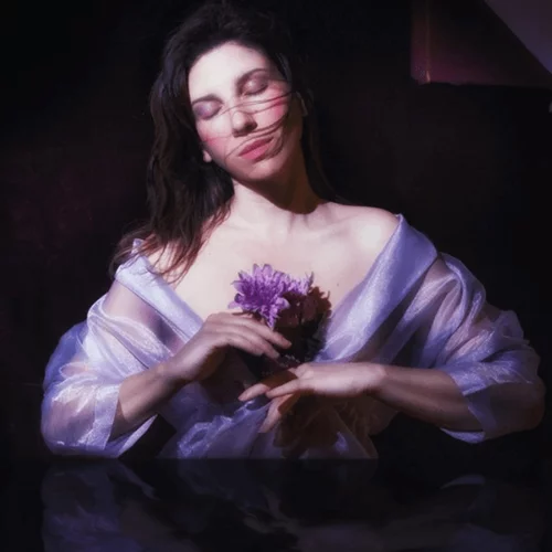 Μία φωτογράφος αποτυπώνει τις ημέρες της καραντίνας με τον πιο σουρεαλιστικό τρόπο