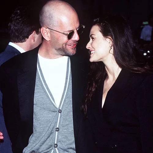 O Bruce Willis και η Demi Moore φωτογραφίζονται με τα παιδιά τους!