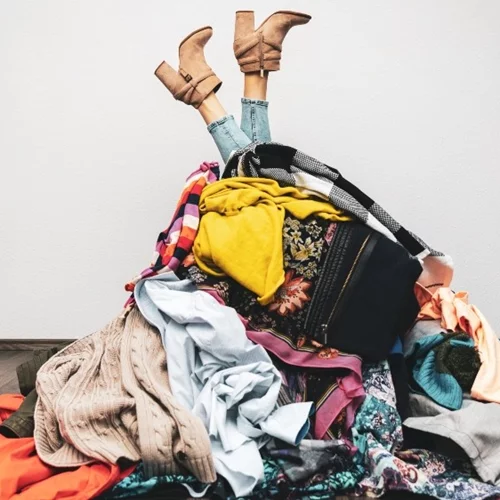 Πού μπορείς να πουλήσεις online τα ρούχα που δε χρειάζεσαι για να κερδίσεις χρήματα