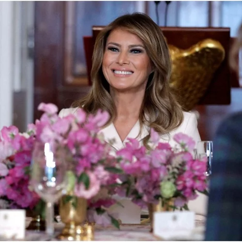 Melania Trump | Το πράσινο σεμιζιέ της φόρεμα είναι η τέλεια επιλογή για το Πάσχα