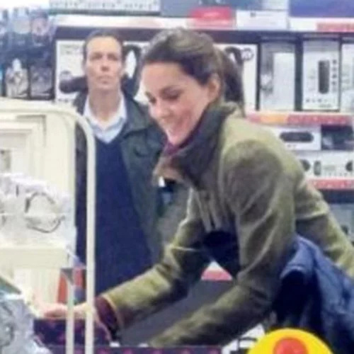 «Είναι απίστευτα ευγενικός» | Ο πρίγκιπας George κουβαλάει τα ψώνια του σούπερ μάρκετ