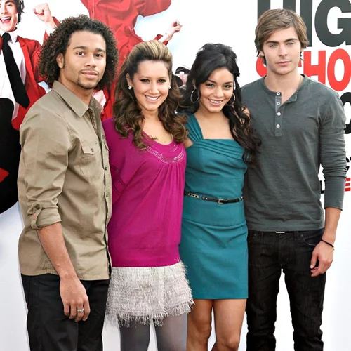 Ο Zac Efron θα συναντηθεί ξανά με το καστ του High School Musical