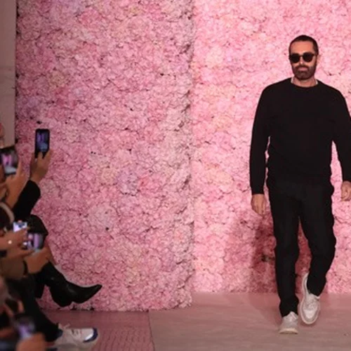 Giambattista Valli | Το αισιόδοξο μήνυμα που έστειλε για τις δύσκολες στιγμές που περνάμε όλοι