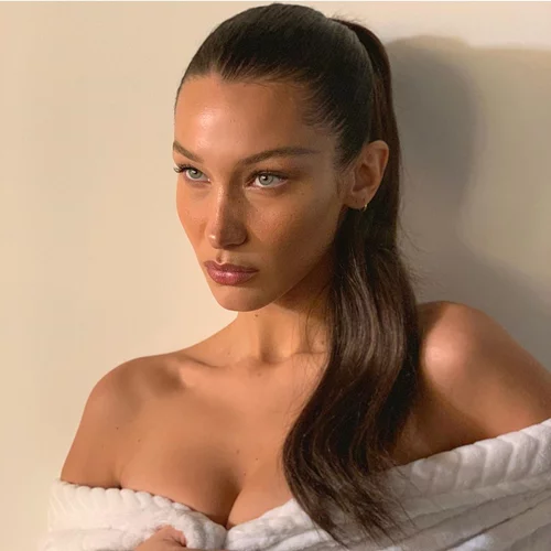 Η Bella Hadid εμπνεύστηκε το πιο πρόσφατο χτένισμά της από μία παιδική της φωτογραφία