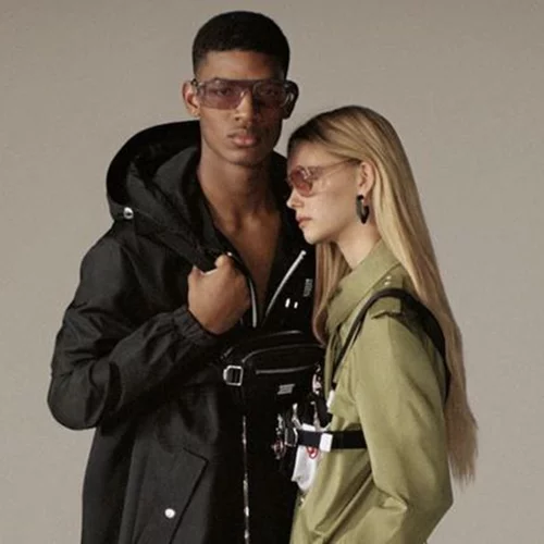 Ο οίκος Burberry λανσάρει μια νέα συλλογή από ανακυκλωμένα υλικά