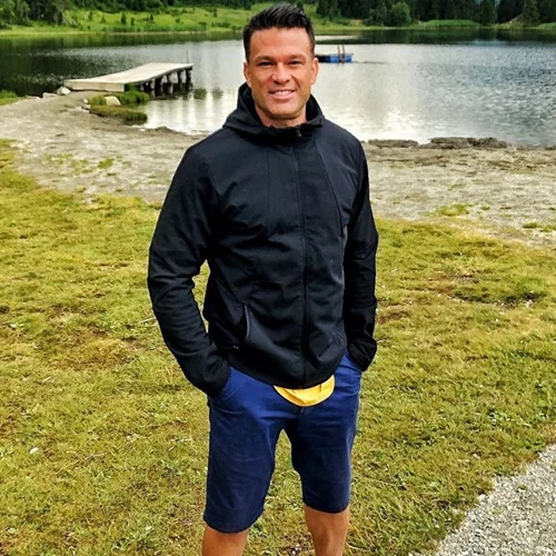 Ο Κώστας Σόμμερ είναι ερωτευμένος και δεν κρύβεται