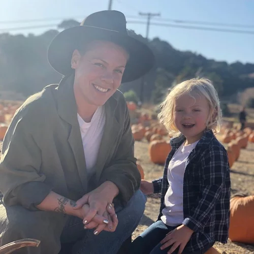 Pink | «Ο γιος μου πέρασε τον κορονοϊό πιο βαριά από εμένα»