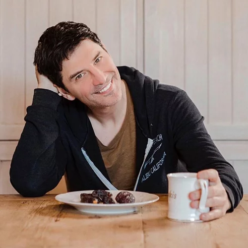 Σάκης Ρουβάς | Βρήκε τον καλύτερο τρόπο να περνά τις μέρες της καραντίνας