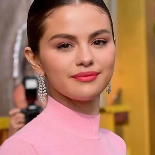 H Selena Gomez προτείνει μουσική, ταινίες και podcasts που μπορείς να απολαύσεις στο σπίτι