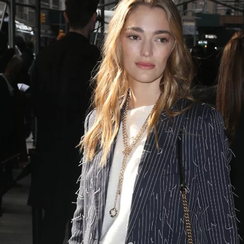 Mπορείς να αποκτήσεις αυτό το Met Gala φόρεμα και να βοηθήσεις στην αντιμετώπιση του κορονοϊού