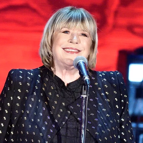 Στο νοσοκομείο η Marianne Faithfull | Θετική στον κορονοϊό