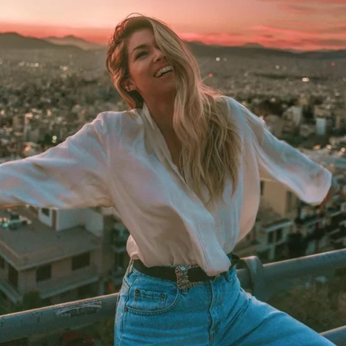 Τα ευχάριστα νέα της ημέρας | Η Βάσια Κωσταρά προσφέρει το 20% των εσόδων της συλλογής της για την καταπολέμηση του κορονοϊού