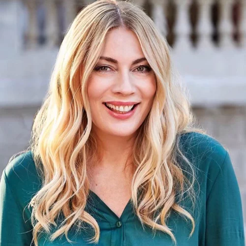 Σμαράγδα Καρύδη | Ο Θοδωρής Αθερίδης τής έβαψε τα μαλλιά και αυτό είναι το αποτέλεσμα