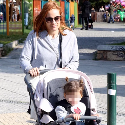 Ελεονώρα Μελέτη | Ποζάρει μπροστά από την εντυπωσιακή τούρτα της κόρης της - «Με συγκινήσατε πραγματικά»