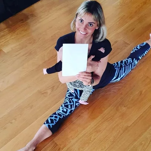 Βασιλική Μιλλούση | Δείχνει ασκήσεις που μπορείς να κάνεις, χρησιμοποιώντας την κούνια του μωρού