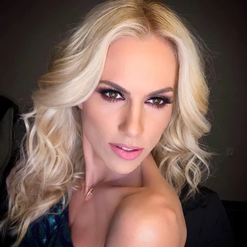 «Κομμώτρια» για πρώτη φορά | Η Ντορέττα Παπαδημητρίου έβαψε μόνη της τα μαλλιά της (pic)