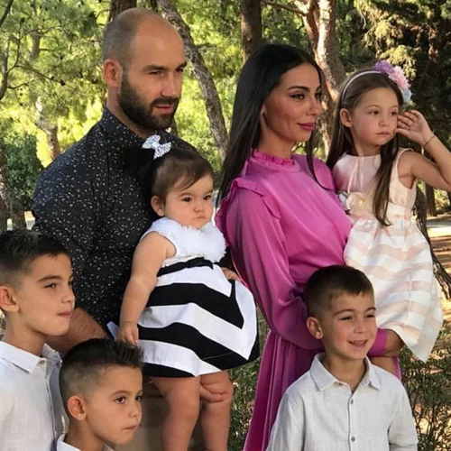 «Ο ήχος της σιωπής» | Η διαφορετική φωτογραφία της οικογένειας Σπανούλη