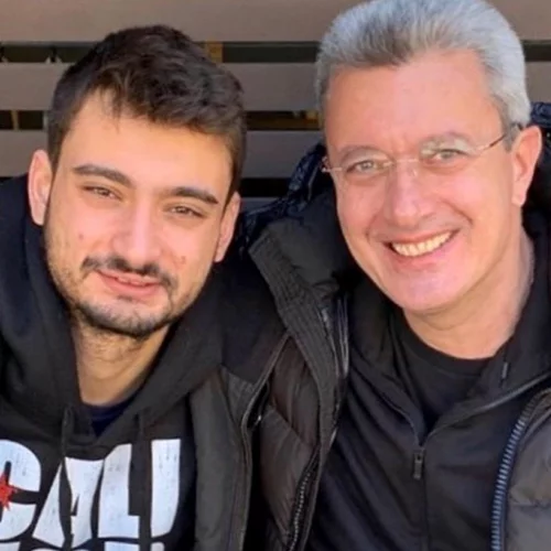 Νίκος Χατζηνικολάου | Το άγχος για τον γιο του που ζει στο Λονδίνο: «Φωτογραφία από την τελευταία συνάντησή μου με τον Πάνο μου»