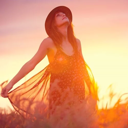 5 τρόποι για να νιώσεις ευτυχισμένη όταν το άγχος σε έχει κυριεύσει