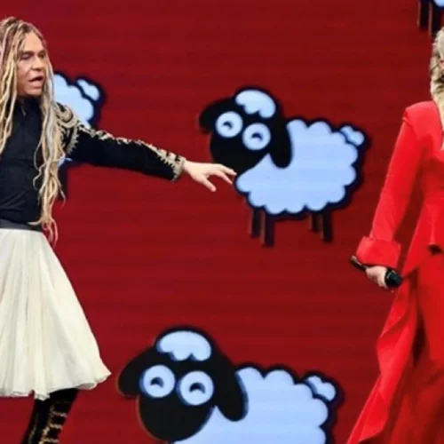 J2US | Τρύφωνας Σαμαράς - Αυτή είναι η εμφάνιση που προκάλεσε την έντονη αντίδραση της Δέσπονας Βανδή