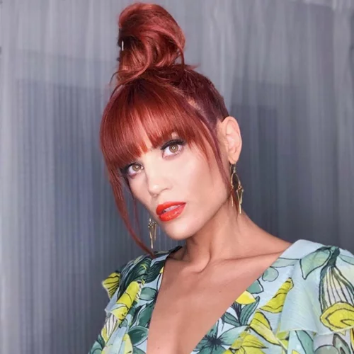 Τώρα ή beauté | Η Μαίρη Συνατσάκη έβαψε τα μαλλιά της στα σκαλιά του σπιτιού του κομμωτή της και αυτό είναι το αποτέλεσμα