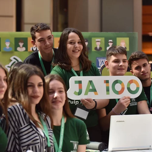 Τεράστια απήχηση | 230.000 άνθρωποι από 28 χώρες είδαν τον Virtual & Live Μαθητικό Διαγωνισμό του JA Greece