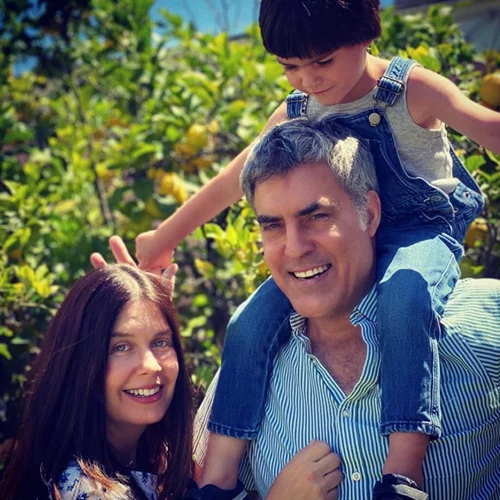 Κατερίνα Μουτσάτσου | Ποζάρει με φουσκωμένη κοιλίτσα έναν μήνα πριν γεννήσει