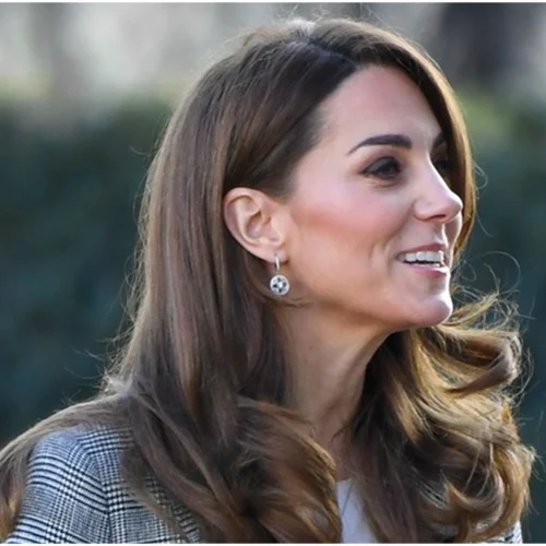 Kate Middleton | Όλα τα outfits που επέλεξε στο Zoom και τα κομμάτια που χρειάζεσαι για να τα αντιγράψεις