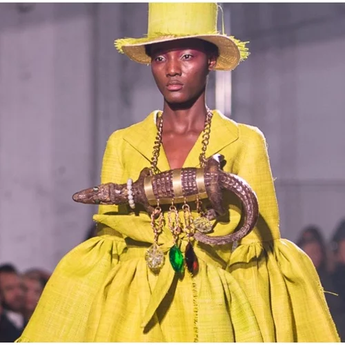 H τάση στα παπούτσια που πρωταγωνιστεί το φετινό καλοκαίρι | Πρακτική, μίνιμαλ, ιδιαίτερη