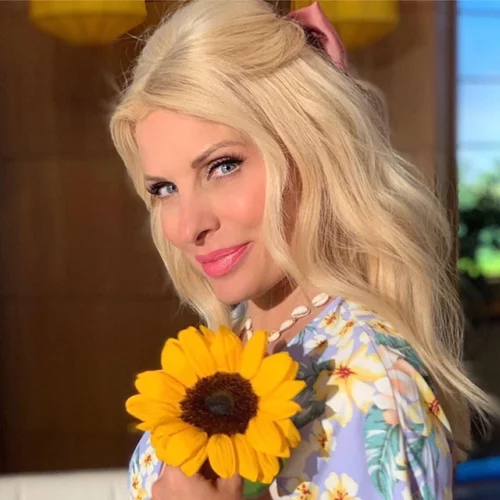 Χρόνια πολλά Ελένη | «Μια αγκαλιά ευχές» για τη Μενεγάκη ανήμερα της γιορτής της (pic)