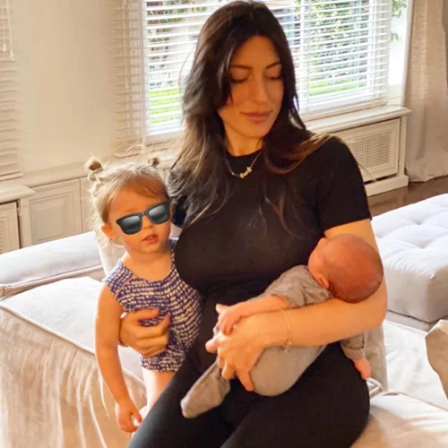 Φλορίντα Πετρουτσέλι | Οι πρώτες φωτογραφίες με την κόρη και τον νεογέννητο γιο της