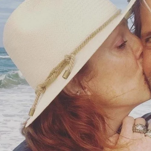 Julianne Moore | Ο 22χρονος γιος της, Caleb, είναι ginger όπως εκείνη και της μοιάζει εξωφρενικά