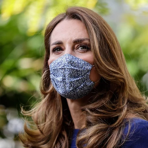 Χρειαζόμαστε αντηλιακό προσώπου τώρα που φοράμε μάσκα;