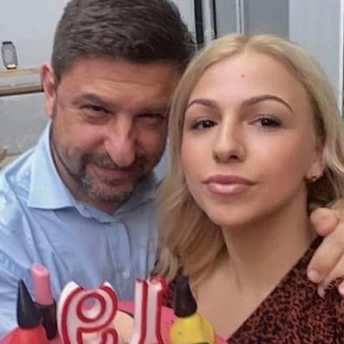 Γενέθλια για τη μεγάλη κόρη του Νίκου Χαρδαλιά | Οι ευχές του πολιτικού και η κοινή φωτογραφία
