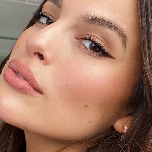 Σαρκώδη χείλη | Το ιδιοφυές και πραγματικά απρόσμενο τρικ της Ashley Graham