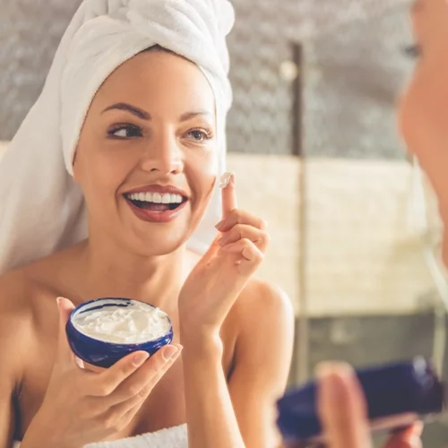 Κρέμα προσώπου | Τι πρέπει να περιέχει για να δεις ΟΝΤΩΣ αποτέλεσμα