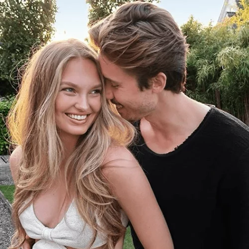 Η Romme Strijd ανακοίνωσε την εγκυμοσύνη της