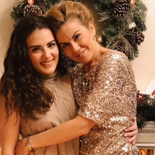 Ευχάριστα νέα για την Ευγενία Μανωλίδου και την κόρη της, Θεοδώρα - Η μεγάλη ομοιότητα των δύο γυναικών και οι φωτογραφίες