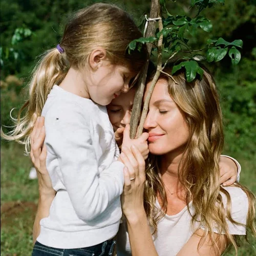 Gisele Bündchen | Έκοψε τα μαλλιά της σούπερ αγχωμένης κόρης της