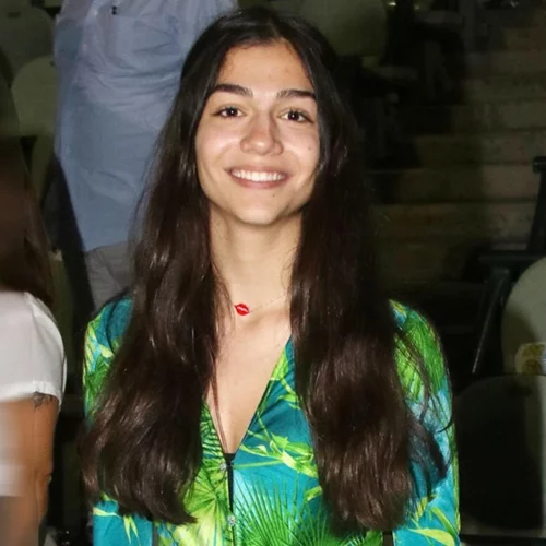 Μελίνα Νικολαΐδη | Η φωνή και το στιλ του 17χρονου κοριτσιού που θα απασχολήσει στο μέλλον (pics, vid)