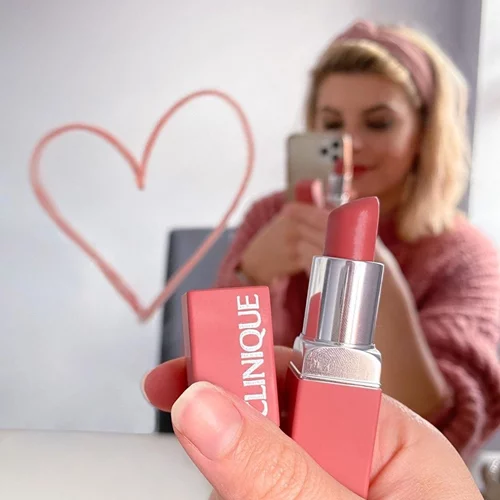 #SeeAHeartSendAHeart | Η Clinique δείχνει την ευγνωμοσύνη της απέναντι στους σύγχρονους ήρωες