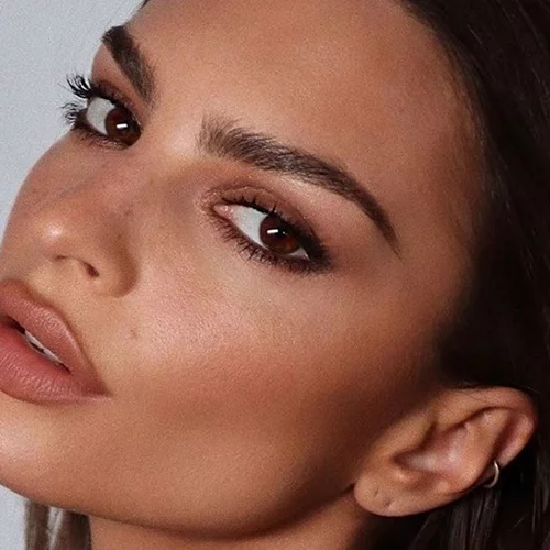 Ακόμα να πας στην παραλία; Με αυτό το μακιγιάζ θα πετύχεις την ηλιοκαμένη όψη που ονειρεύεσαι